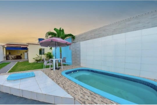 Piscina ao entardecer