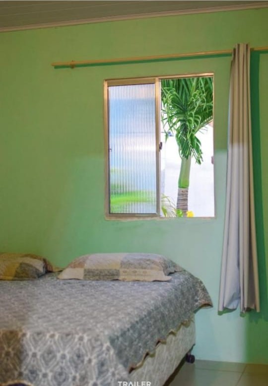 Quarto climatizado com cama de casal